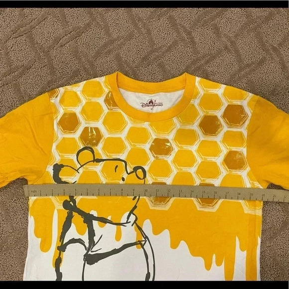 Disney Hong Kong Winnie The Poo All Over Print T-Shirt - Picture 7 of 9